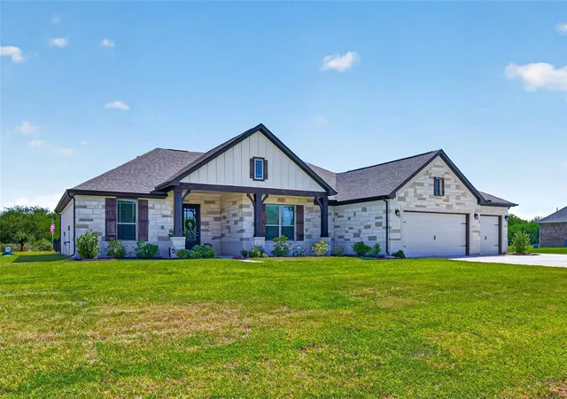 Photo 3 of Single family home for sale at 1131 Southfork Ranch Dr, Sealy, TX 77474 | MLS# 53601922 | Listing updated on 2026-09-12