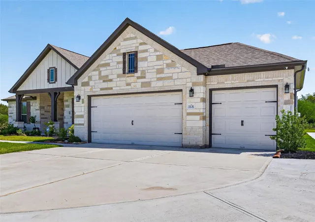 Photo 4 of Single family home for sale at 1131 Southfork Ranch Dr, Sealy, TX 77474 | MLS# 53601922 | Listing updated on 2026-09-12