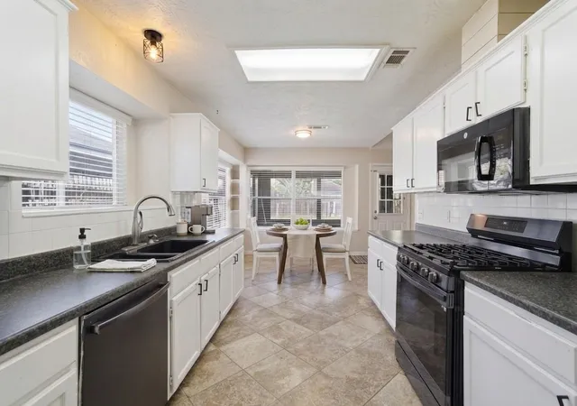 Photo 3 of Single family home for sale at 22510 Vista Valley Dr, Katy, TX 77450 | MLS# 71017846 | Listing updated on 2026-09-18