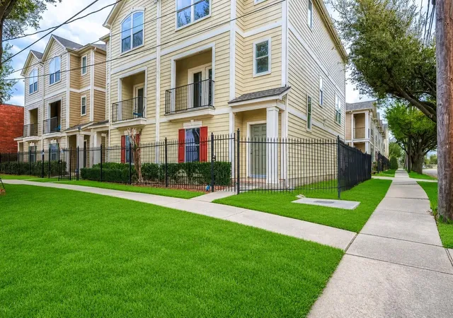 Photo 1 of Townhouse for sale at 1119 Palmer St, Houston, TX 77003 | MLS# 67206080 | Listing updated on 2026-09-12