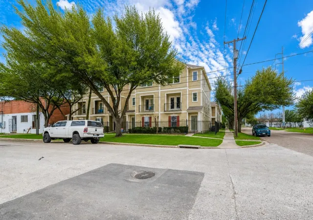Photo 2 of Townhouse for sale at 1119 Palmer St, Houston, TX 77003 | MLS# 67206080 | Listing updated on 2026-09-12