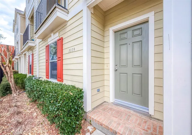 Photo 3 of Townhouse for sale at 1119 Palmer St, Houston, TX 77003 | MLS# 67206080 | Listing updated on 2026-09-12