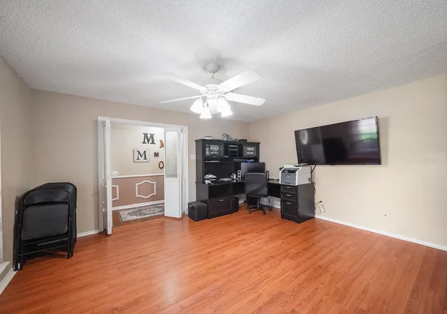 5th image of 905 Patricia Dr, Deer Park, TX 77536 | MLS# 79560573