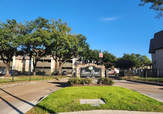 Condominium at 3025 Walnut Bnd Ln #24, Houston, TX 77042 | MLS# 59944916 | | Sold on 2025-07-25
