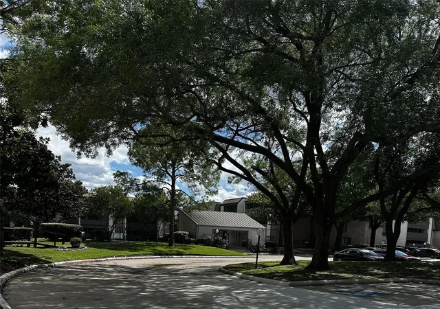 Photo 2 of Condominium at 3025 Walnut Bnd Ln #24, Houston, TX 77042 | MLS# 59944916 | | Sold on 2025-07-25