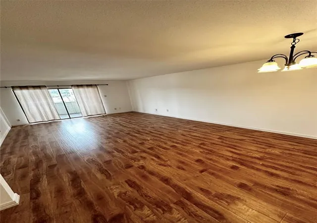 Photo 3 of Condominium at 3025 Walnut Bnd Ln #24, Houston, TX 77042 | MLS# 59944916 | | Sold on 2025-07-25