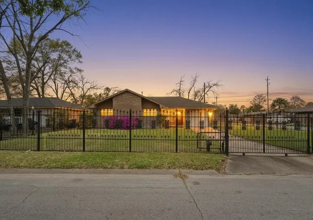 Homes for sale in Houston, TX | 10229 Royal Oaks Dr, Houston, TX 77016 | MLS# 27245494