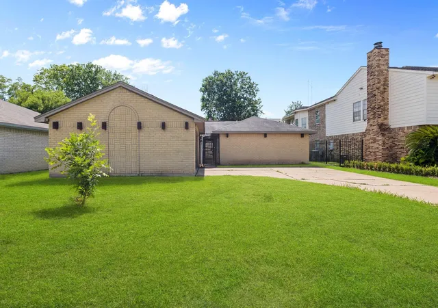 2nd image of 16723 Lone Quail Ct, Missouri City, TX 77489 | MLS# 49847995