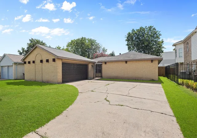 3rd image of 16723 Lone Quail Ct, Missouri City, TX 77489 | MLS# 49847995