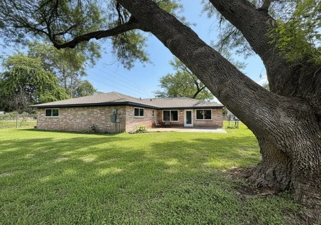 Photo 4 of Sale Pending at 13123 Foxburo Dr, Houston, TX 77065 | MLS# 51071162 | Listing updated on 2026-09-09
