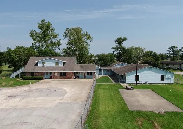 1st image of 1320 W Brazos Ave, West Columbia, TX 77486 | MLS# 5195914