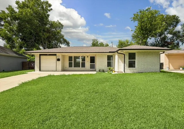 Photo 1 of Single family home for sale at 611 Marleen St, Houston, TX 77034 | MLS# 93718835 | Listing updated on 2026-09-08