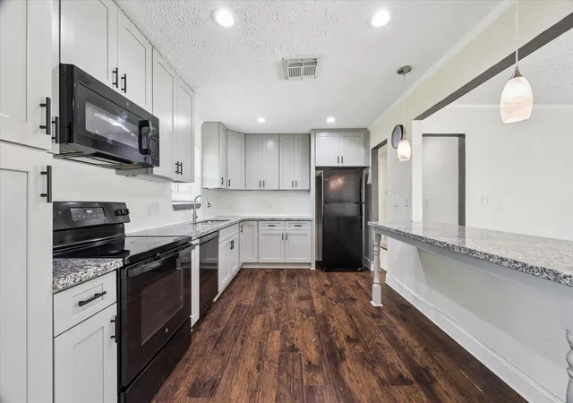 Photo 3 of Single family home for sale at 611 Marleen St, Houston, TX 77034 | MLS# 93718835 | Listing updated on 2026-09-08