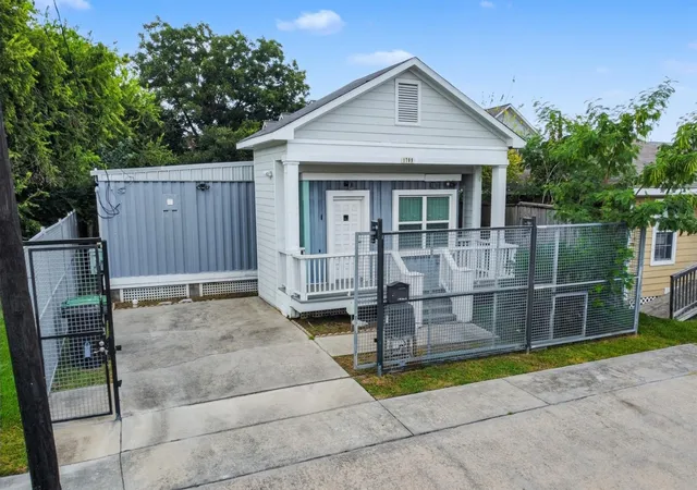2nd image of 1709 Dan St, Houston, TX 77020 | MLS# 85395033