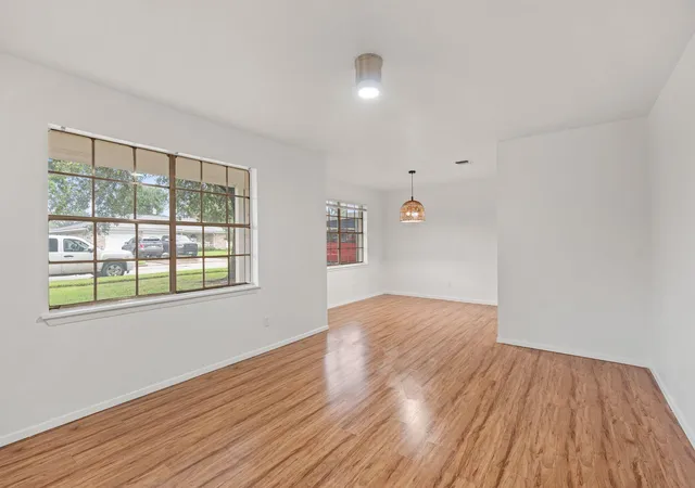2nd image of 822 N Kaufman Dr, Deer Park, TX 77536 | MLS# 73345282
