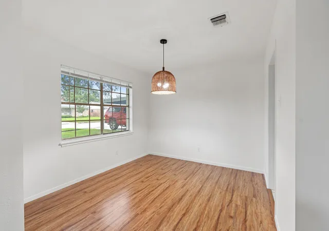 3rd image of 822 N Kaufman Dr, Deer Park, TX 77536 | MLS# 73345282