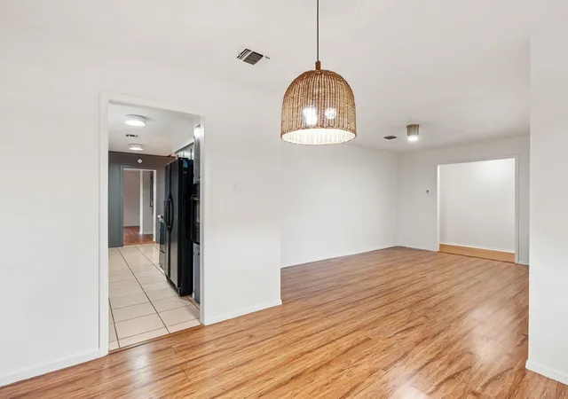 4th image of 822 N Kaufman Dr, Deer Park, TX 77536 | MLS# 73345282