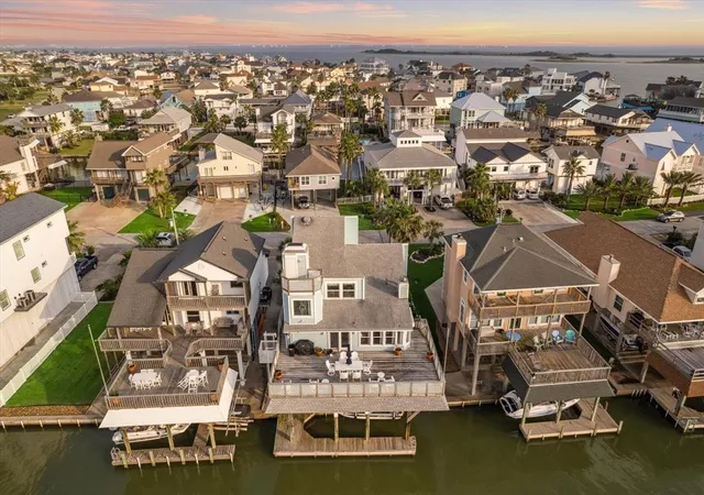 5th image of 251 Isles End Rd, Galveston, TX 77554 | MLS# 21274059