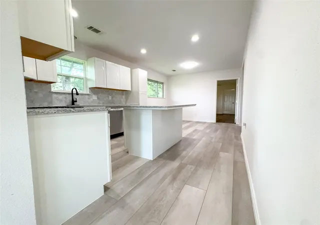 Photo 3 of Single family home for sale at 204 Dyer St, Baytown, TX 77520 | MLS# 6866904 | Listing updated on 2026-08-22