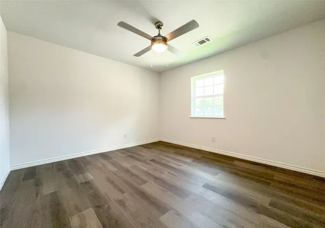 Photo 4 of Single family home for sale at 204 Dyer St, Baytown, TX 77520 | MLS# 6866904 | Listing updated on 2026-08-22