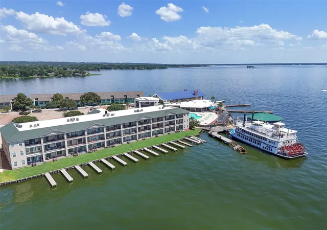 3rd image of 7039 Kingston Cove Ln #306, Willis, TX 77318 | MLS# 95235419