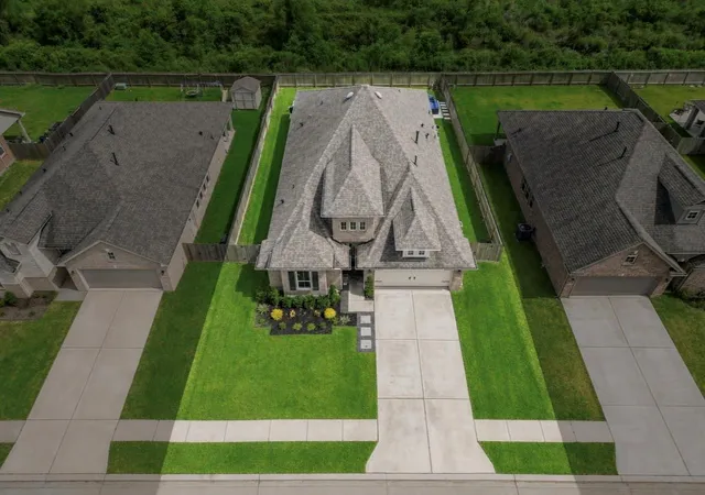 2nd image of 13938 South River Dr, Baytown, TX 77523 | MLS# 73077503