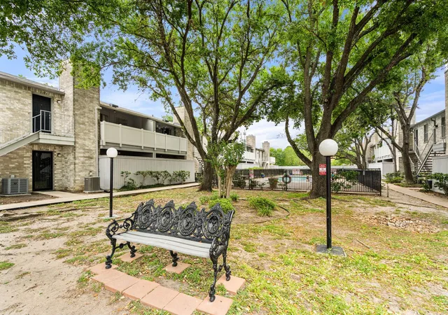 2nd image of 10613 Braes Bend Dr, Houston, TX 77071