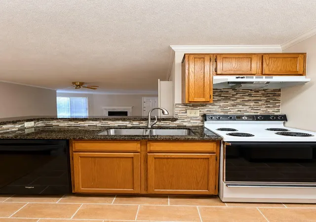 4th image of 10613 Braes Bend Dr, Houston, TX 77071