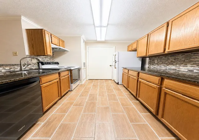 5th image of 10613 Braes Bend Dr, Houston, TX 77071