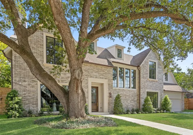 Photo 3 of Sale Pending at 4017 Meadow Lake Ln, Houston, TX 77027 | MLS# 45129427 | Listing updated on 2026-09-03