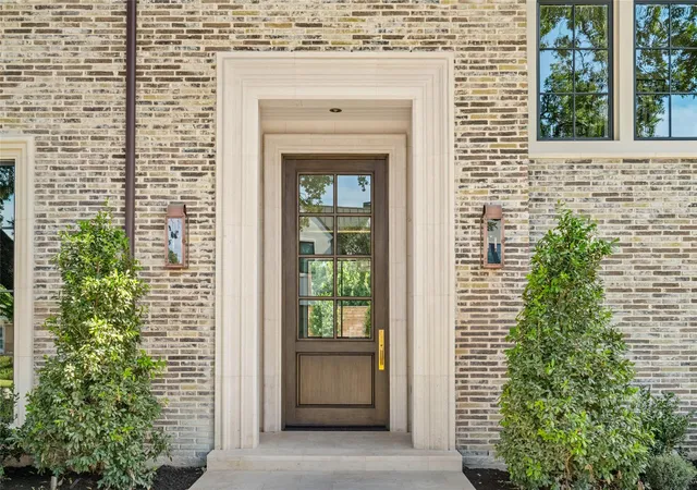 Photo 3 of Sale Pending at 4017 Meadow Lake Ln, Houston, TX 77027 | MLS# 45129427 | Listing updated on 2026-09-03
