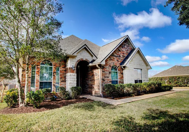 Photo 3 of Single family home for sale at 3327 River Bnd Dr, Rosenberg, TX 77471 | MLS# 93921265 | Listing updated on 2026-08-01