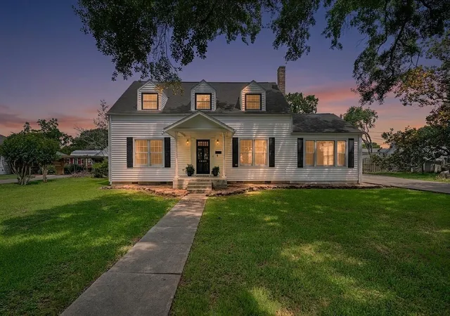 4th image of 1008 Heights St, El Campo, TX 77437 | MLS# 91759936