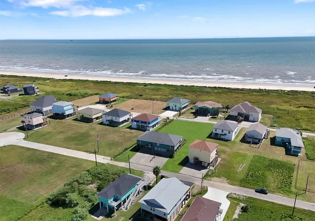 Photo 4 of Single family home for sale at 172 Ocean View Dr, Port Bolivar, TX 77650 | MLS# 25622076 | Listing updated on 2026-09-09