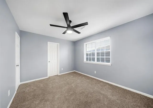 Listing Photo 5 - Condo for sale in building located at 11202 Waxwing St, Houston, TX 77035