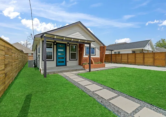2nd image of 1009 Genova St, Houston, TX 77009 | MLS# 83445894