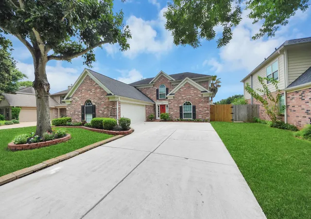 Photo 2 of Single family home for sale at 4118 Windjammer Ct, Seabrook, TX 77586 | MLS# 25444804 | Listing updated on 2026-09-08