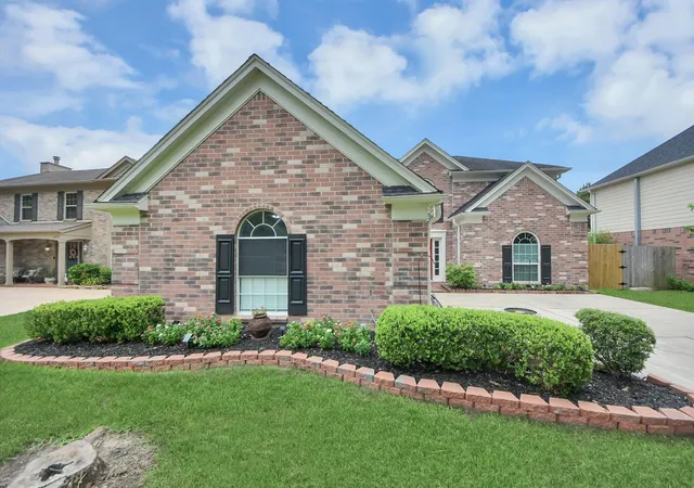 Photo 3 of Single family home for sale at 4118 Windjammer Ct, Seabrook, TX 77586 | MLS# 25444804 | Listing updated on 2026-09-08