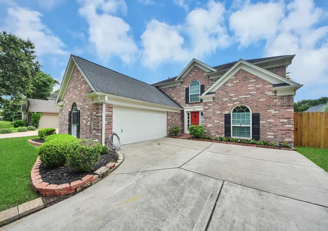 Photo 3 of Single family home for sale at 4118 Windjammer Ct, Seabrook, TX 77586 | MLS# 25444804 | Listing updated on 2026-09-08