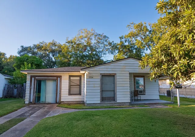 2nd image of 1514 1st Ave N, Texas City, TX 77590 | MLS# 22692879