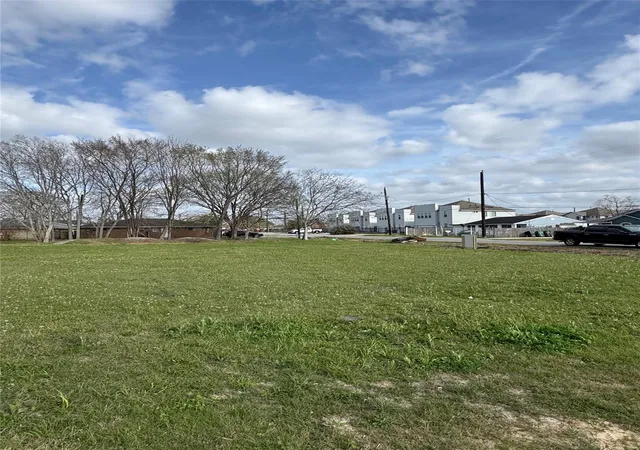 Photo 4 of Land for sale at 4913 Paula St S, Houston, TX 77033 | MLS# 28825893 | Listing updated on 2026-08-25