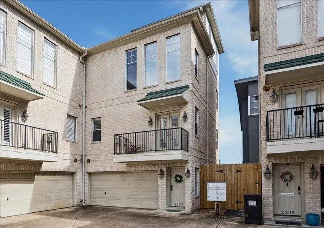 1st image of 2207 Austin St, Houston, TX 77002 | MLS# 28635408