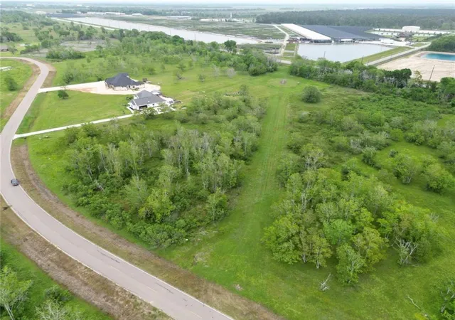 Photo 4 of Land for sale at 22603 Chenango Lake Dr, Angleton, TX 77515 | MLS# 70556774 | Listing updated on 2026-03-26