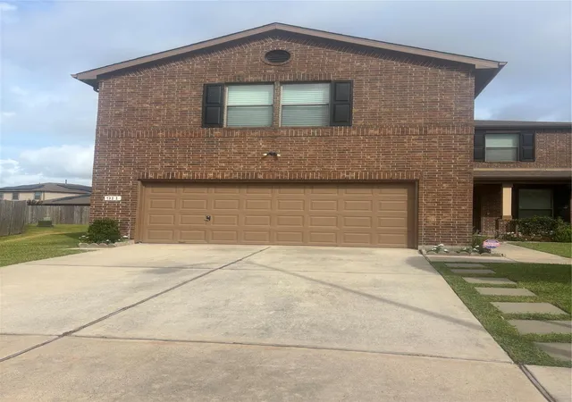 Photo 1 of Single family home for sale at 911 Bandon Ln, Houston, TX 77073 | MLS# 98713700 | Listing updated on 2026-08-25