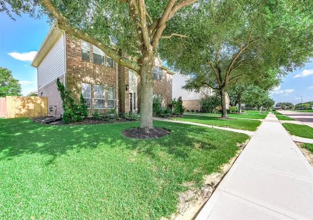 Photo 2 of Single family home for sale at 3705 Canterbury Park Dr, Pearland, TX 77584 | MLS# 98035935 | Listing updated on 2026-10-03