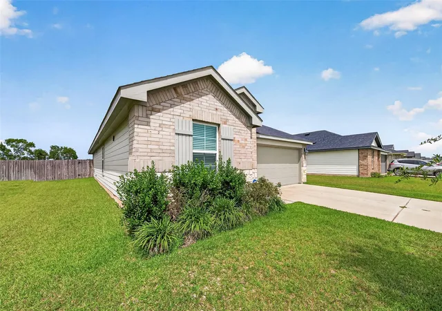 Photo 3 of Single family home for sale at 1143 Buffalograss Trl, Sealy, TX 77474 | MLS# 70985596 | Listing updated on 2026-09-18