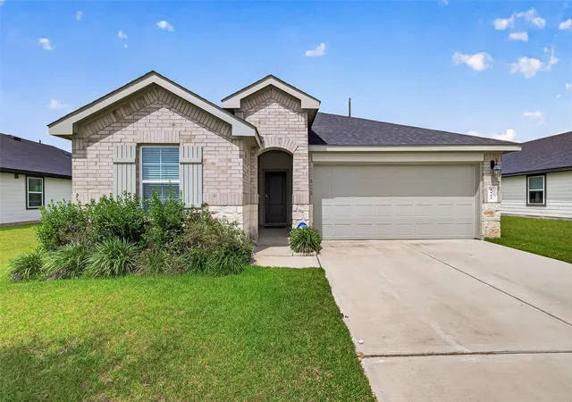 Photo 3 of Single family home for sale at 1143 Buffalograss Trl, Sealy, TX 77474 | MLS# 70985596 | Listing updated on 2026-09-18