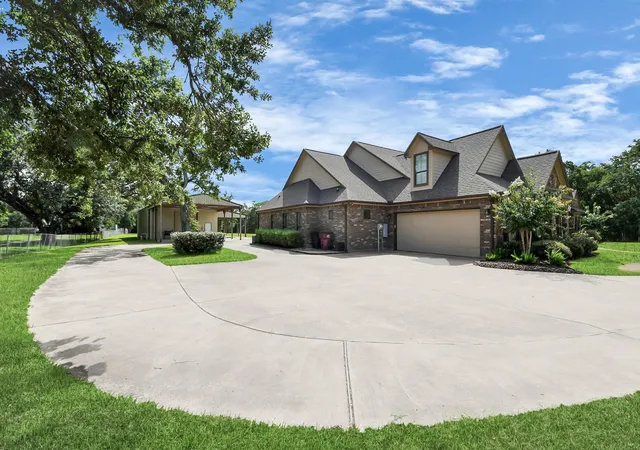 3rd image of 29926 Fm 1301 Rd, West Columbia, TX 77486 | MLS# 81049243