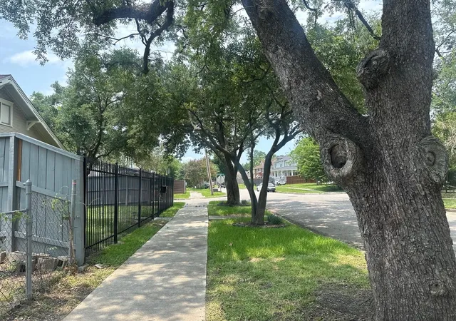 Photo 3 of Single family home for sale at 4706 Woodside St, Houston, TX 77023 | MLS# 21009571 | Listing updated on 2026-08-06