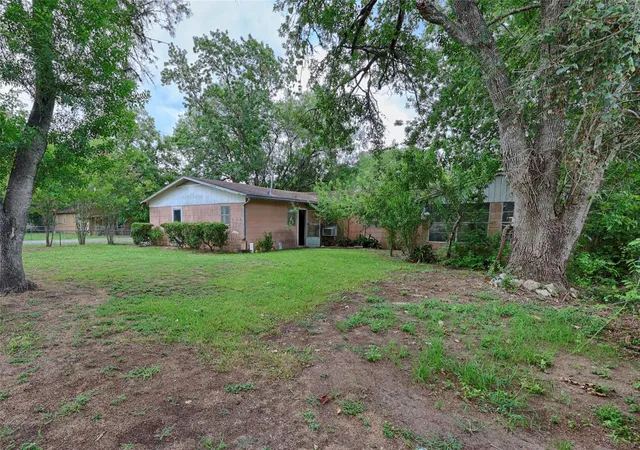 Photo 31 of Single family home for sale at 200 Young St, Hallettsville, TX 77964 | MLS# 17736593 | Listing updated on 2026-08-20